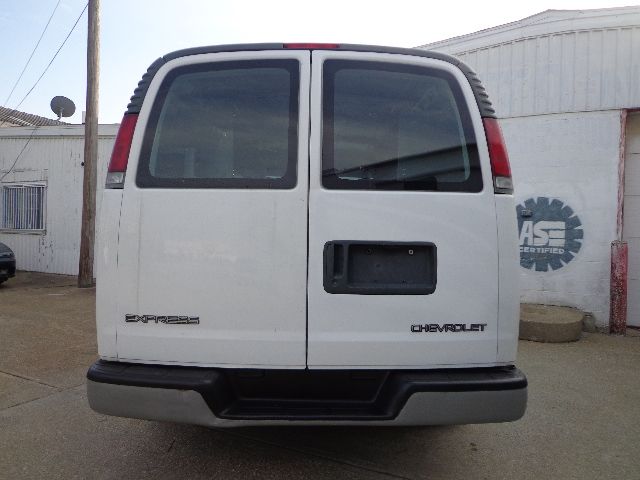 2002 Chevrolet Express 750i 4dr Sdn