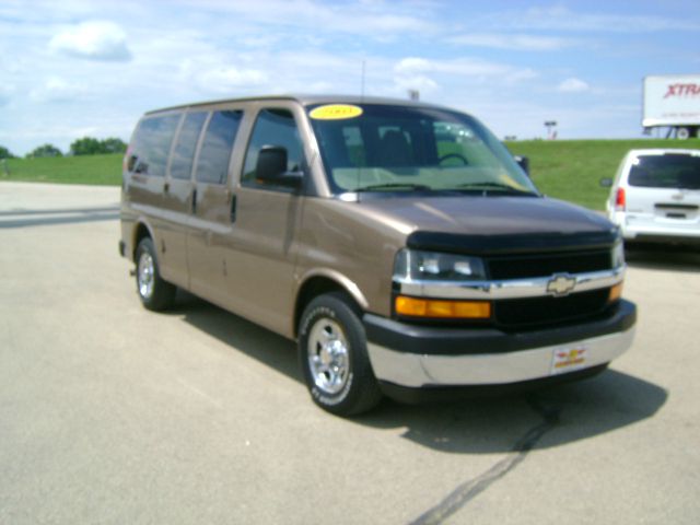 2003 Chevrolet Express LS 15