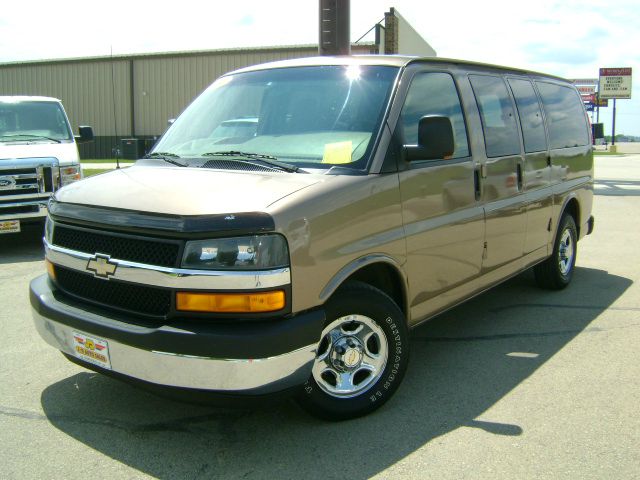 2003 Chevrolet Express LS 15