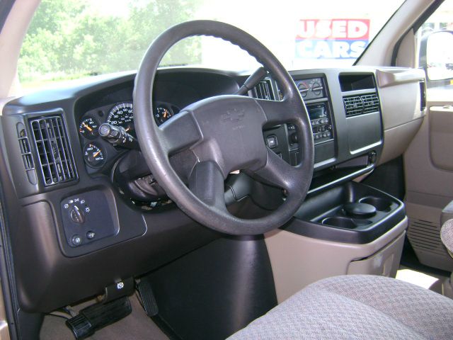 2003 Chevrolet Express LS 15