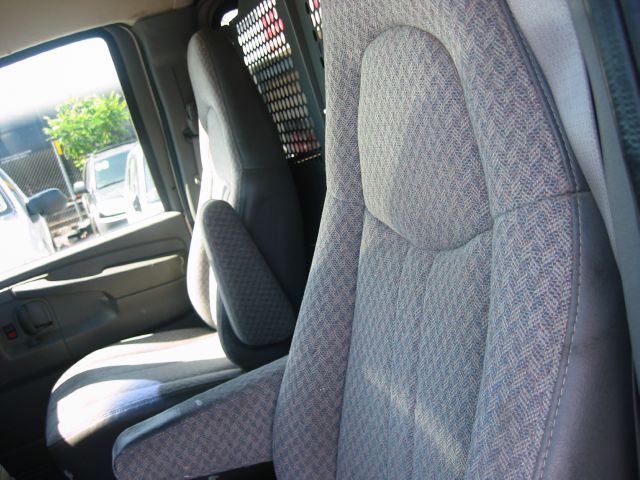 2003 Chevrolet Express Ml320 AWD 3.2L