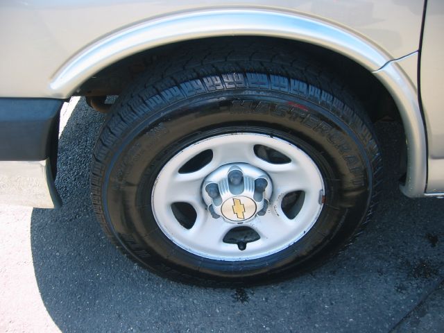 2003 Chevrolet Express Ml320 AWD 3.2L