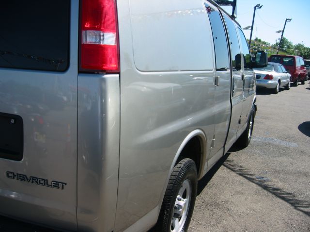 2003 Chevrolet Express Ml320 AWD 3.2L