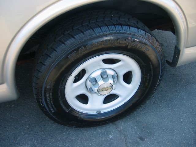 2003 Chevrolet Express Ml320 AWD 3.2L