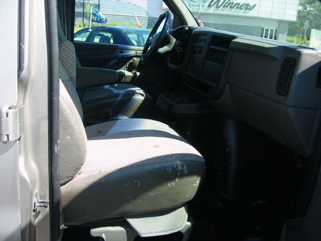 2003 Chevrolet Express Ml320 AWD 3.2L