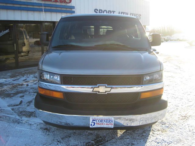 2003 Chevrolet Express 750i 4dr Sdn