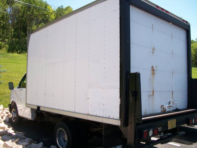 2003 Chevrolet Express Base