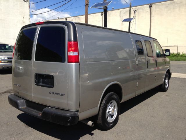 2004 Chevrolet Express T6A Sedan 4D