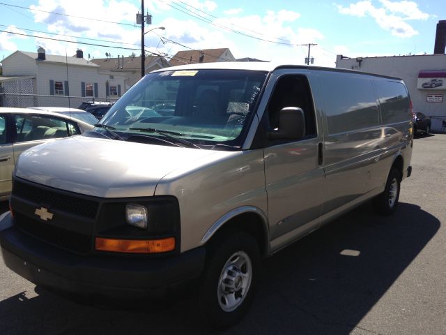2004 Chevrolet Express T6A Sedan 4D