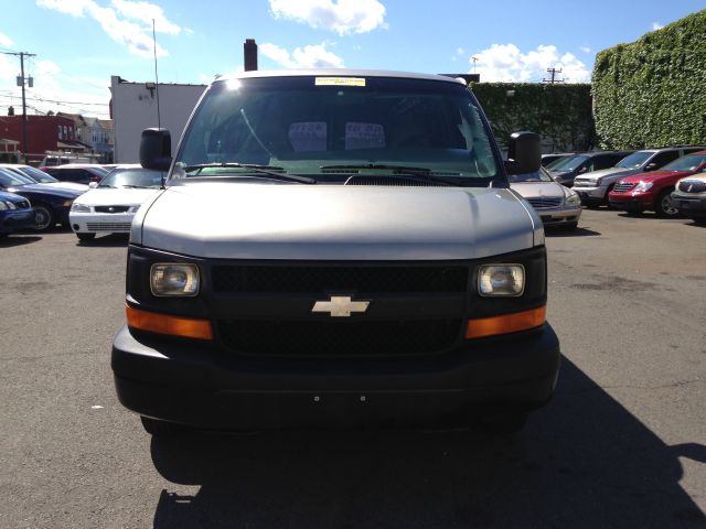 2004 Chevrolet Express T6A Sedan 4D