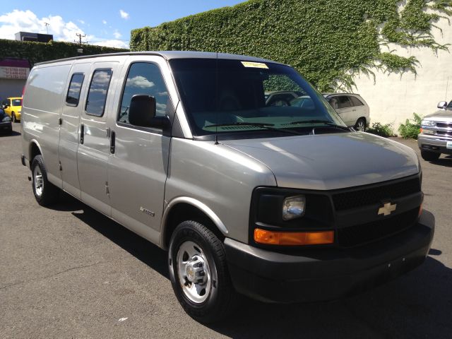 2004 Chevrolet Express T6A Sedan 4D
