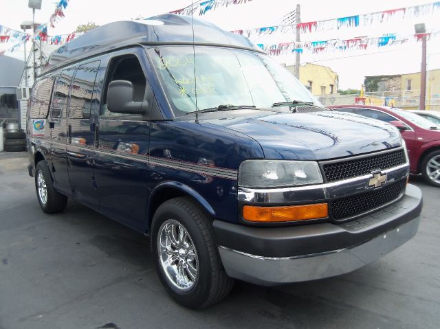 2004 Chevrolet Express 750i 4dr Sdn