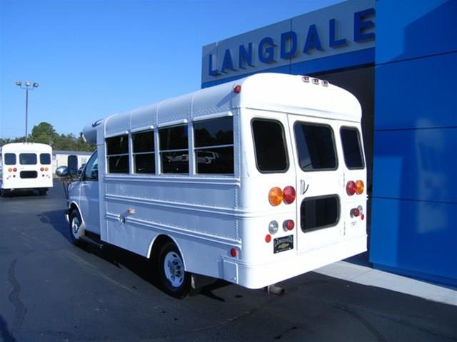 2004 Chevrolet Express Es 350 Sedan