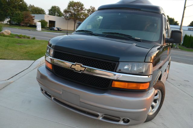 2004 Chevrolet Express 5dr LTD AWD