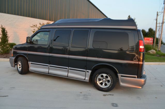 2004 Chevrolet Express 5dr LTD AWD