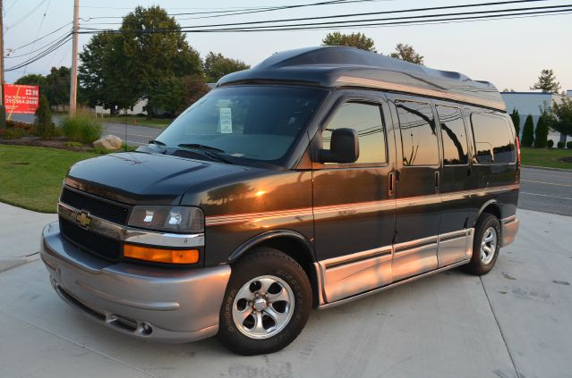 2004 Chevrolet Express 5dr LTD AWD