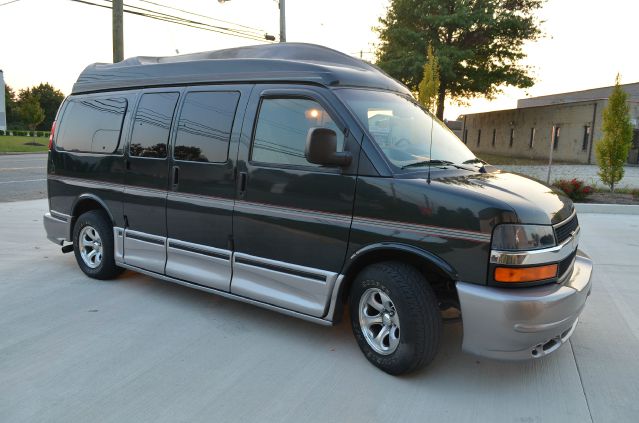 2004 Chevrolet Express 5dr LTD AWD