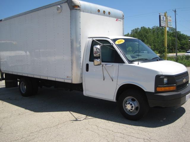 2005 Chevrolet Express Leather / Sunroof