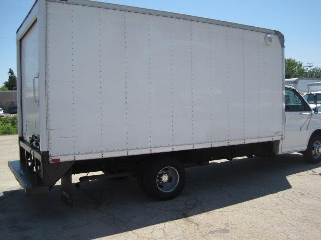 2005 Chevrolet Express Leather / Sunroof