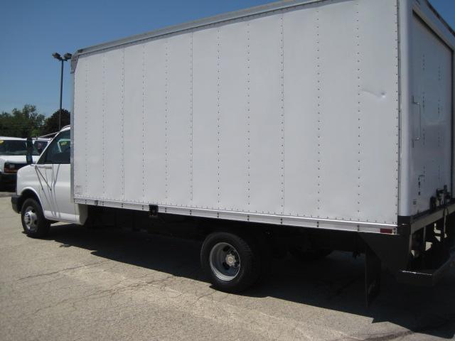 2005 Chevrolet Express Leather / Sunroof