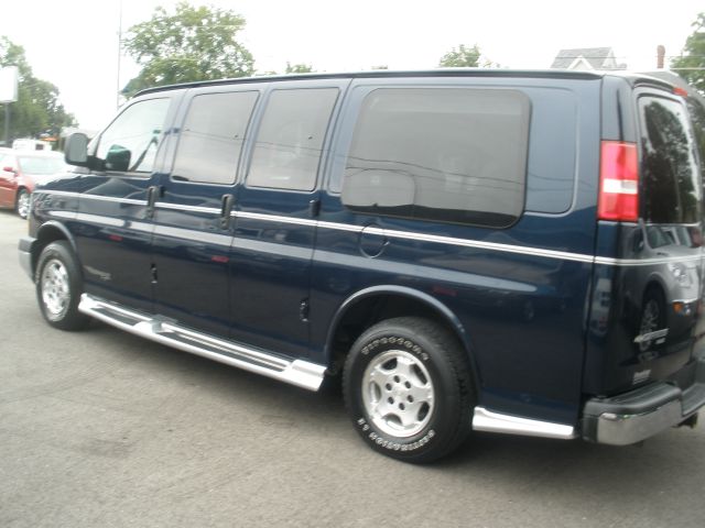 2005 Chevrolet Express CE 1.8