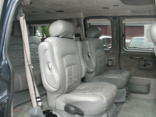 2005 Chevrolet Express CE 1.8