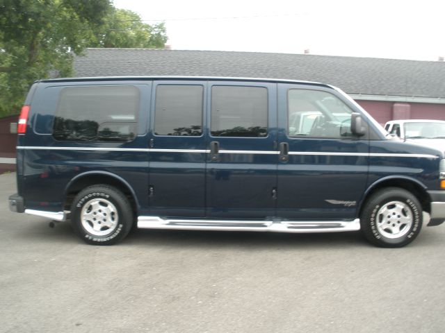 2005 Chevrolet Express CE 1.8