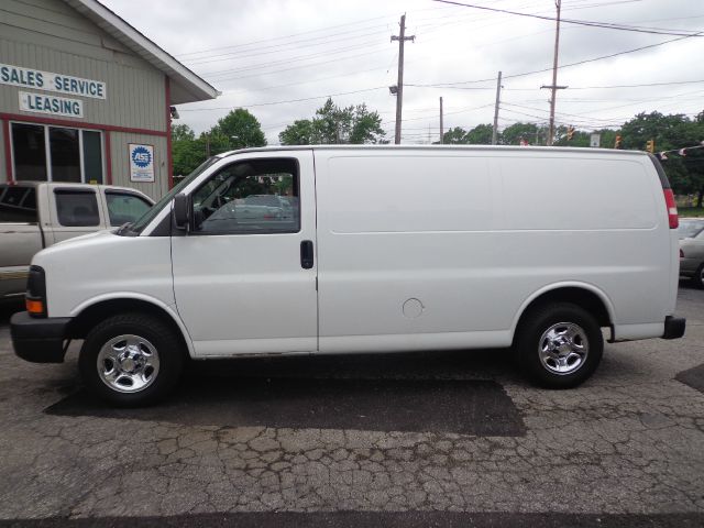 2005 Chevrolet Express 750i 4dr Sdn