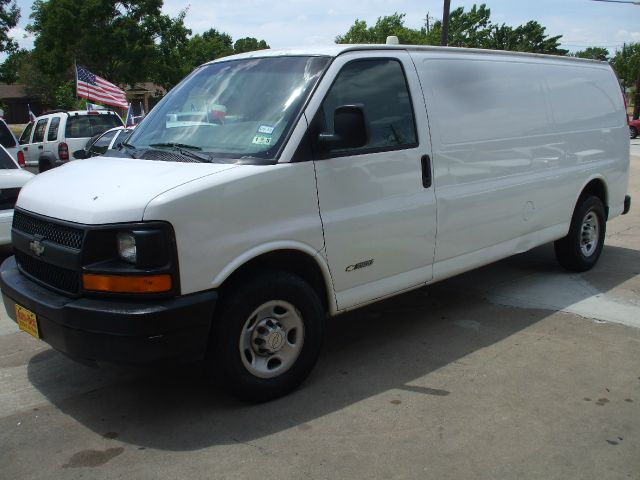 2005 Chevrolet Express Club Cab 155 WB HD 4WD