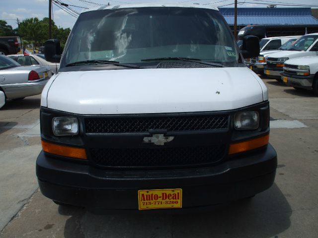2005 Chevrolet Express Club Cab 155 WB HD 4WD
