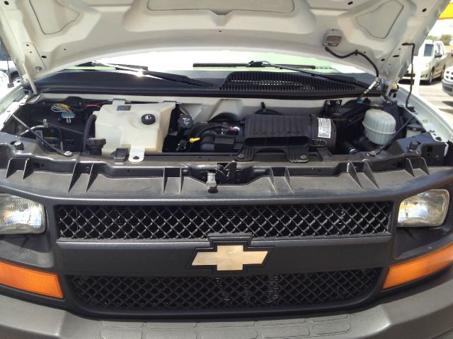 2005 Chevrolet Express 750i 4dr Sdn