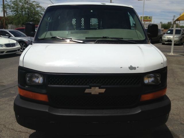 2005 Chevrolet Express 750i 4dr Sdn