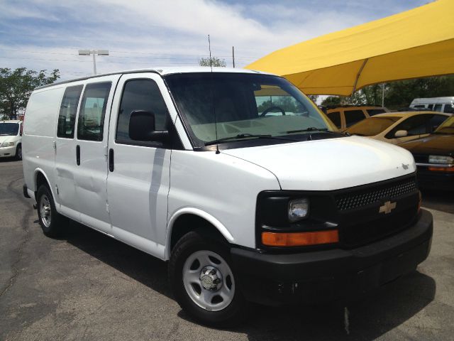 2005 Chevrolet Express 750i 4dr Sdn