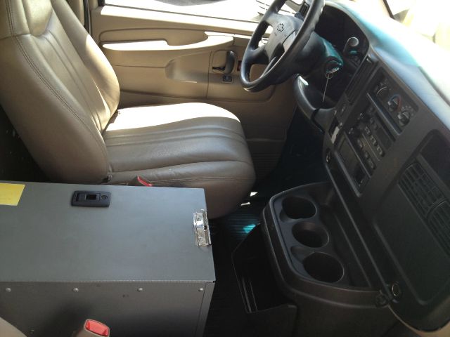2005 Chevrolet Express 750i 4dr Sdn