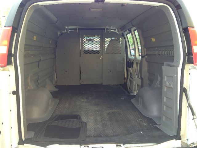 2005 Chevrolet Express 750i 4dr Sdn