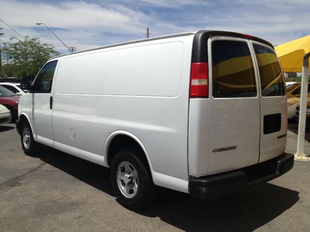 2005 Chevrolet Express 750i 4dr Sdn
