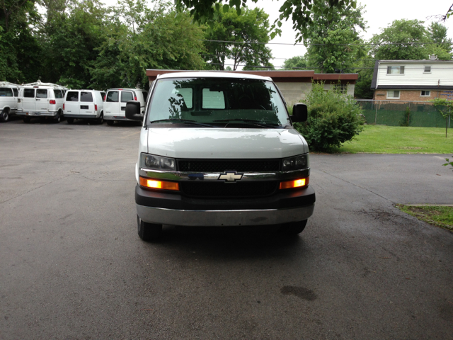 2005 Chevrolet Express Club Cab 155 WB HD 4WD