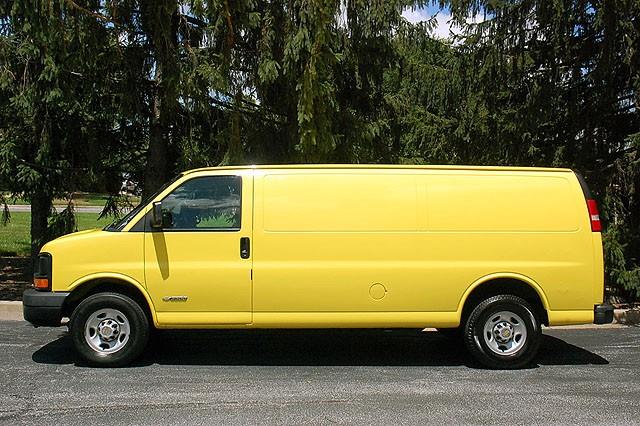 2005 Chevrolet Express Touring / Signature Editi