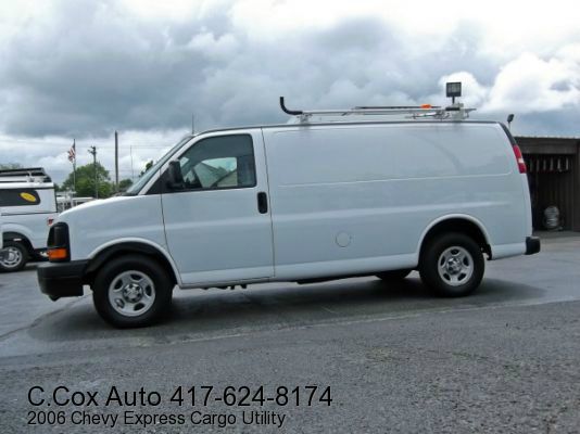 2006 Chevrolet Express 750i 4dr Sdn