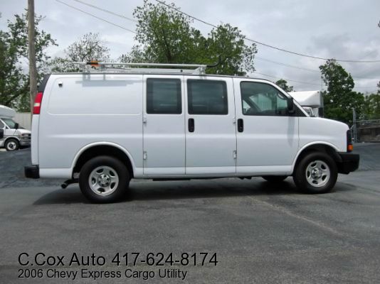 2006 Chevrolet Express 750i 4dr Sdn