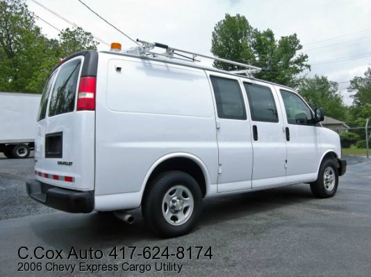 2006 Chevrolet Express 750i 4dr Sdn