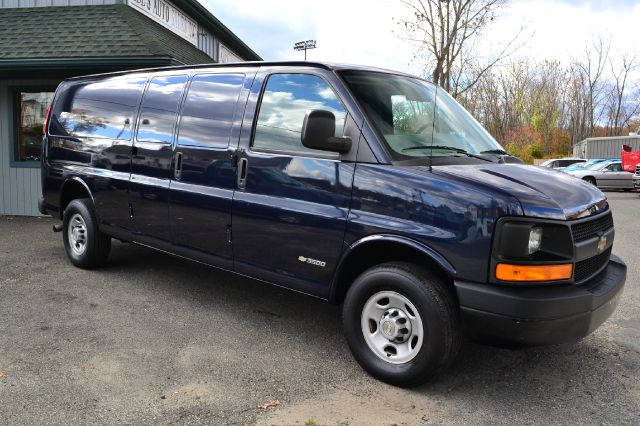 2006 Chevrolet Express Club Cab 155 WB HD 4WD