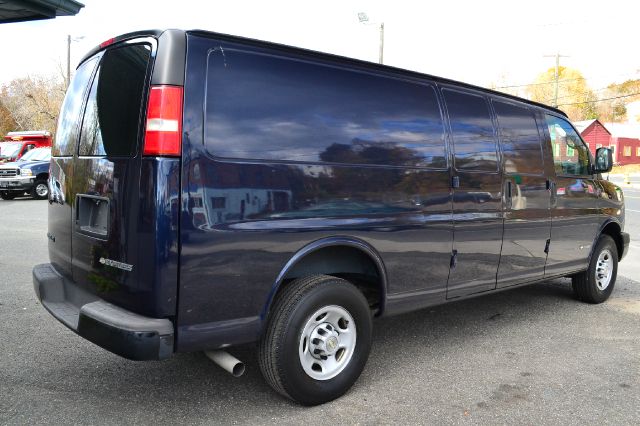 2006 Chevrolet Express Club Cab 155 WB HD 4WD