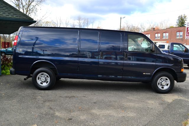 2006 Chevrolet Express Club Cab 155 WB HD 4WD