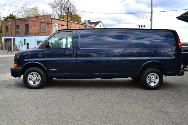 2006 Chevrolet Express Club Cab 155 WB HD 4WD