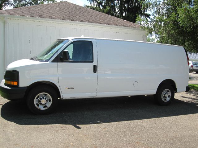 2006 Chevrolet Express Club Cab 155 WB HD 4WD