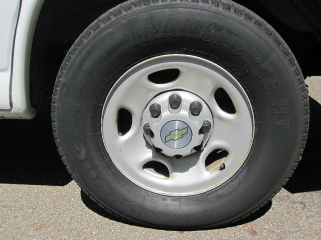 2006 Chevrolet Express Club Cab 155 WB HD 4WD