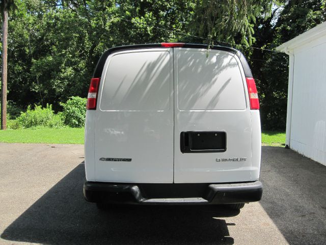 2006 Chevrolet Express Club Cab 155 WB HD 4WD