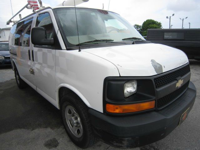 2006 Chevrolet Express 750i 4dr Sdn