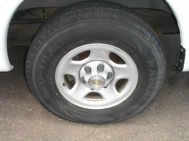 2006 Chevrolet Express 750i 4dr Sdn